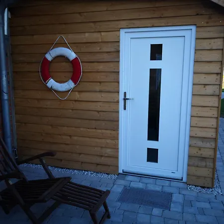 Holiday home Haushaelfte Suederhafen *