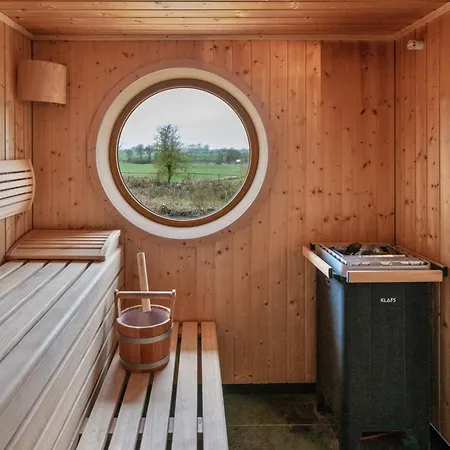 Haushaelfte Suederhafen نوردستراند