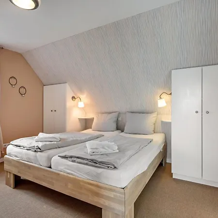 Holiday home Haushaelfte Suederhafen Nordstrand