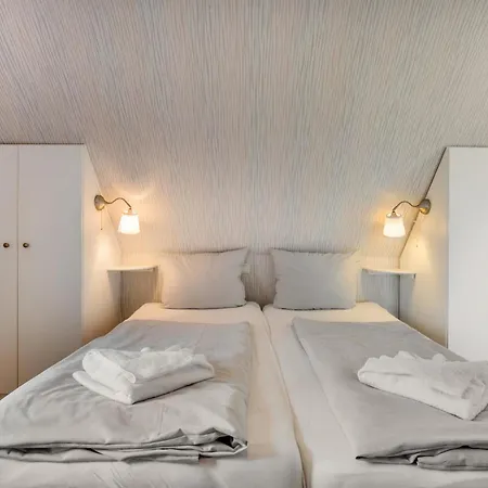 Holiday home Haushaelfte Suederhafen *